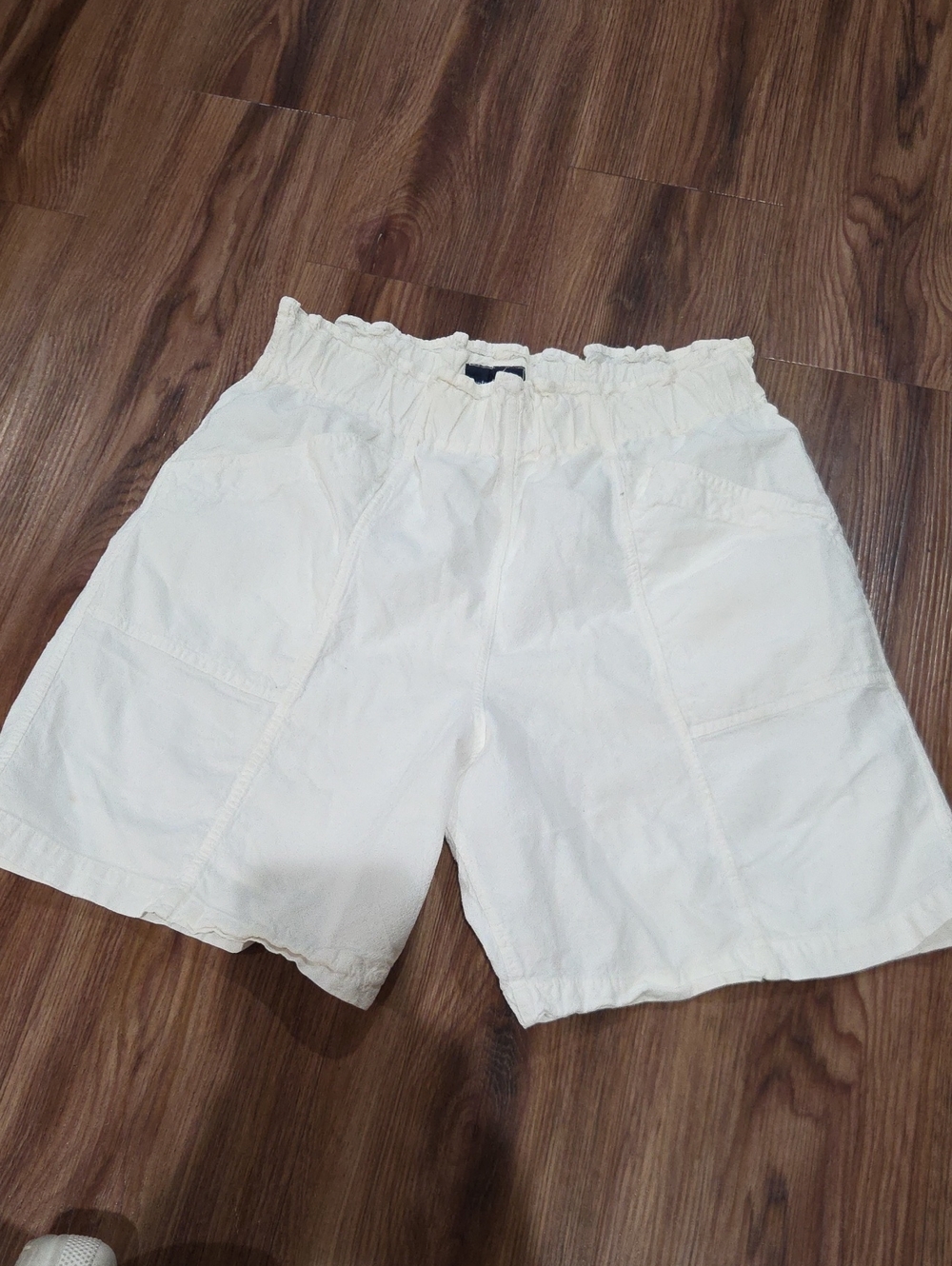 Hunters Run Vintage White Elastic-Waist Cargo Shorts